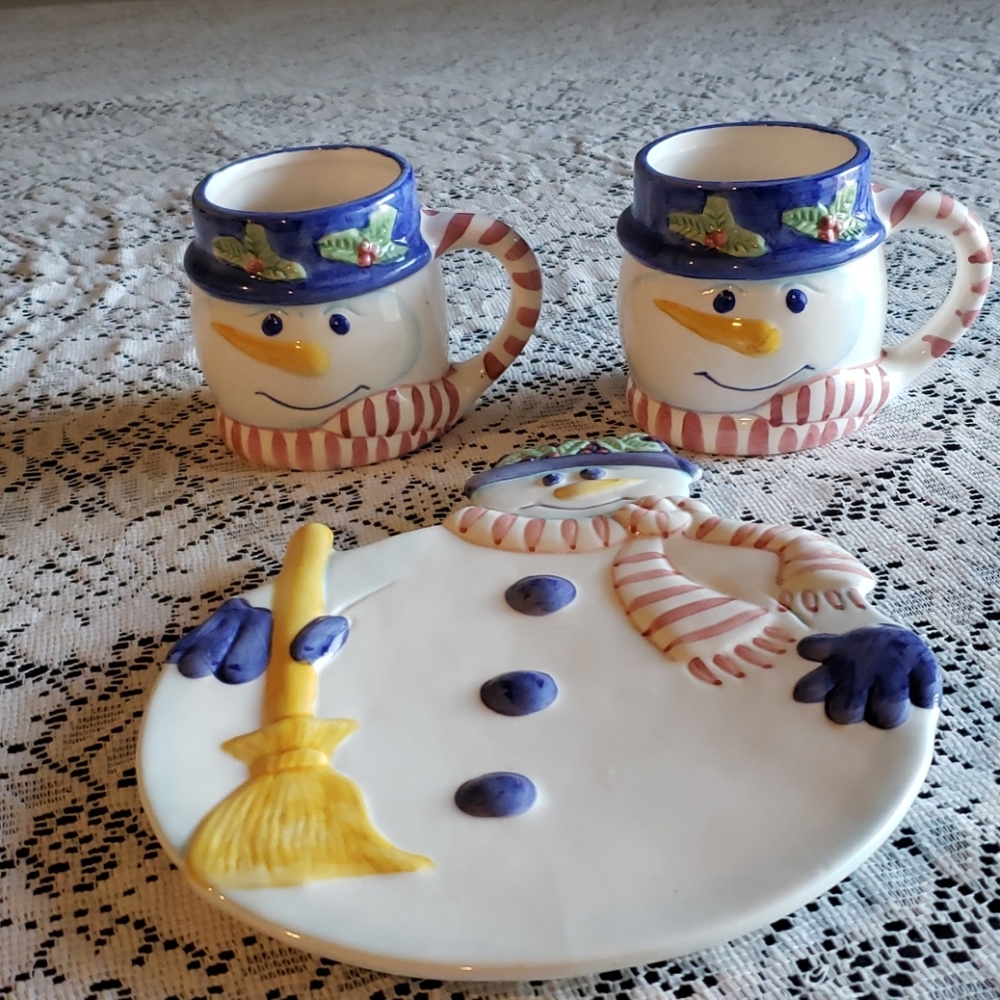 Santa Clause Mugs and Plate.
